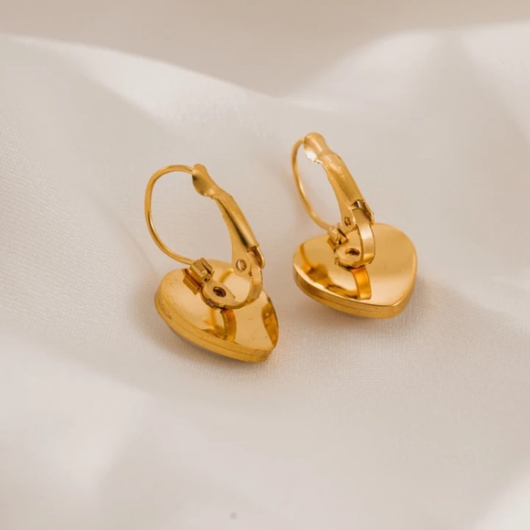 ◾️18k Gold Plated Mermaid Heart Earrings - Picture 7 of 7